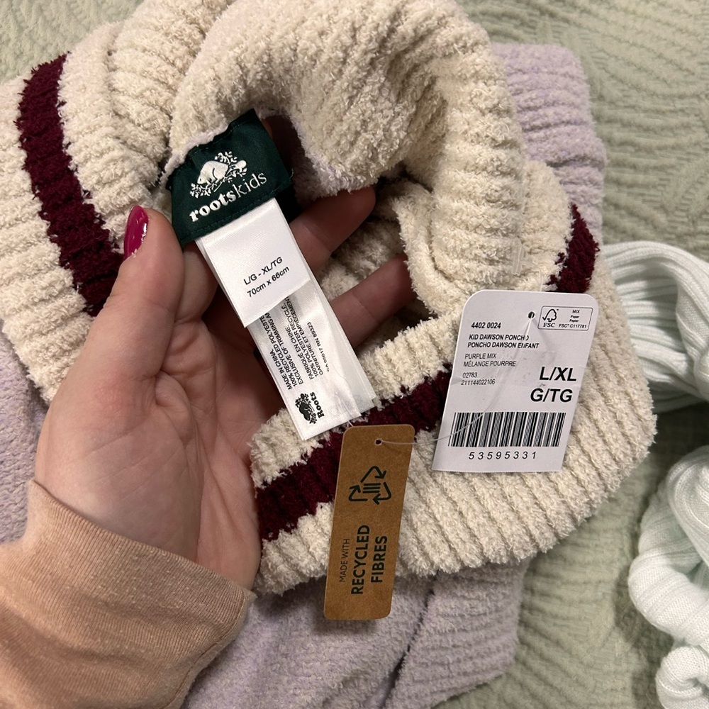 nwt Roots - kids poncho - size L/XL - Picture 5 of 6
